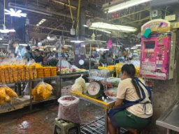 Bangkok marknadsscen med frukt och grönt Bangkok marknadsscen med frukt och grönt