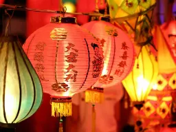 Kinesiska lyktor – symbol för fest, lycka och tradition, särskilt under lyktfestivalen och nyåret