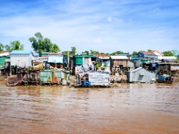 Flytande hus i Mekong-floden vid Phnom Penh