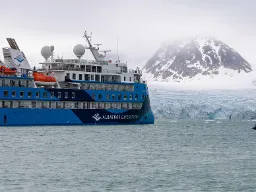 Fartyget är 104 meter långt Fartyget är 104 meter långt