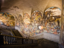 Diego Riveras väggmålning i Palacio Nacional (Nationalpalatset) i Mexico City