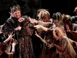 Macbeth omgiven av häxor Macbeth omgiven av häxor