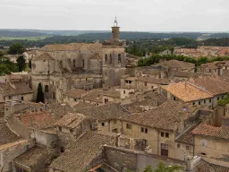 Staden Uzès är känd för sitt medeltida centrum, smala gator och charmiga torg