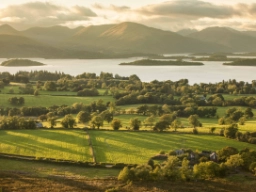 Den vackra sjön Loch Lomond