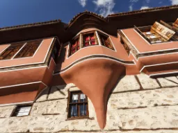 Traditionellt hus i Koprivsjtitsa, Bulgarien, med typisk bulgarisk renässansarkitektur