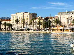 Hamnfronten i Split – känd som Riva-promenaden