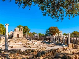 S:t Paulus kolonn och Panagia Chrysopolitissa-basilikan i Paphos byggd på 400-talet e.Kr.