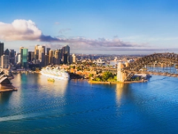 Sydney hamn med Utzons berömda opera och &quot;nyårsfyrverkeri&quot;-bron