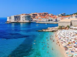 Dubrovnik – Adriatiska havets pärla, där medeltida murar möter gyllene stränder och kristallklart vatten