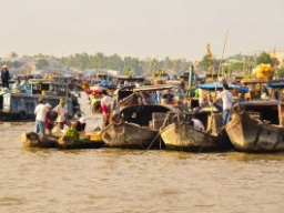 Vi skal uppleva Mekong-deltaets store flytande marknadsplats