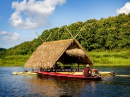 Bambuflotte på floden Kwai