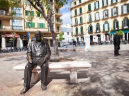 Staty av Picasso i Málaga, staden där konstnären föddes