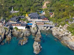 Haedong Yonggungsa-templet i Busan – byggt på klipporna vid havet