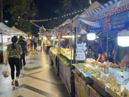 Livlig thailändsk street food-scen Livlig thailändsk street food-scen