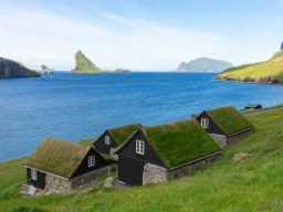 Karakteristiska hus med grästak