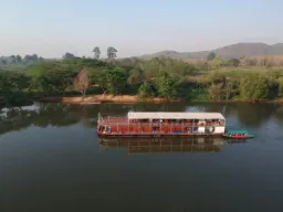 Fartyget flyter stilla Fartyget flyter stilla