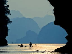 Den vackra UNESCO-skyddade Halongbukten