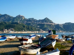 Båtar vid Giardini-Naxos