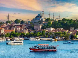 Båtar på Bosporen med Suleymaniye-moskén i bakgrunden i Istanbul Båtar på Bosporen med Suleymaniye-moskén i bakgrunden i Istanbul