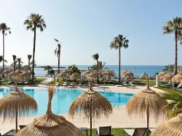 Poolområde vid Hotel Triton