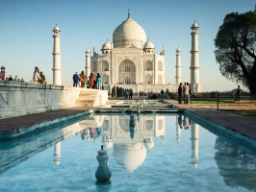 Taj Mahal är ett gravmausoleum för Shah Jahans favoritfru