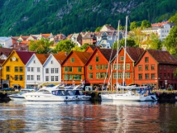 Bryggen i Bergen med de färgglada trähusen