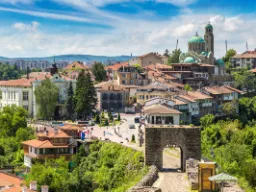 Utsikt över Veliko Tarnovo, den historiska medeltida huvudstaden i Bulgarien