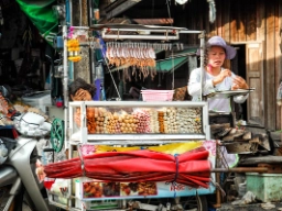 Matmarknad i den gamla kungliga staden Ayutthaya