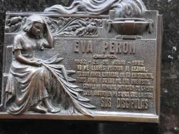 Minnestavla för Eva Perón (Evita) på Recoleta-kyrkogården i Buenos Aires
