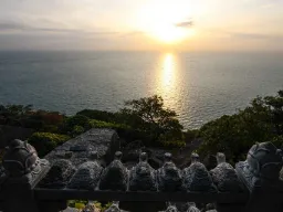 Soluppgång vid Hyangiram-templet