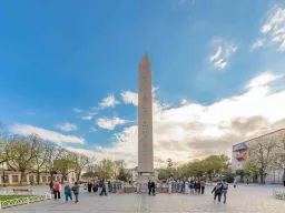 Obelisken på Hippodromen i Istanbul, känd som Theodosius’ obelisk Obelisken på Hippodromen i Istanbul, känd som Theodosius’ obelisk