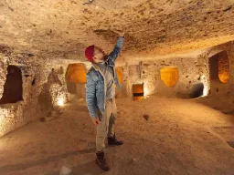 Rum i underjordisk stad uthuggen i klipporna i Kappadokien Rum i underjordisk stad uthuggen i klipporna i Kappadokien