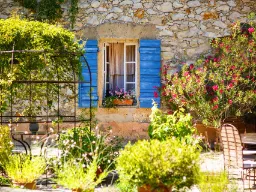 Typiskt gammalt hus i Aix-en-Provence