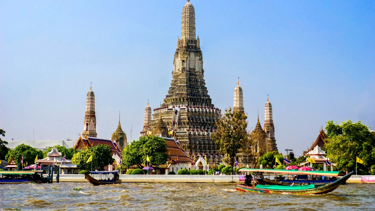 Wat Arun – även känd som Gryningens Tempel – som ligger i Bangkok