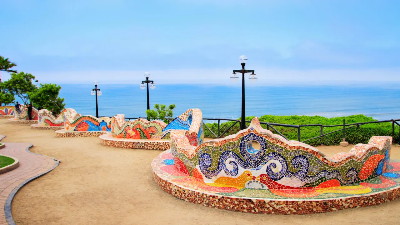 Parque del Amor i Miraflores, Lima, med udsigt over Stillehavet Parque del Amor i Miraflores, Lima, med udsigt over Stillehavet