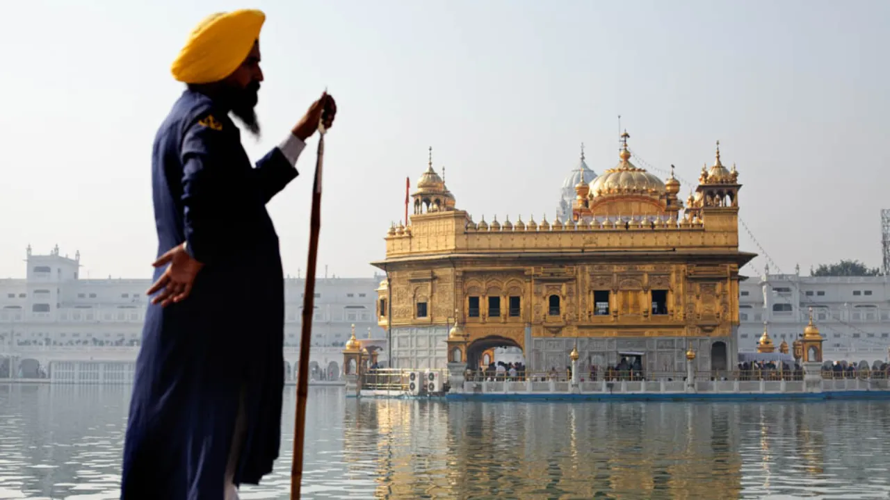 Sikhisk vakt vid Gyllene Templet