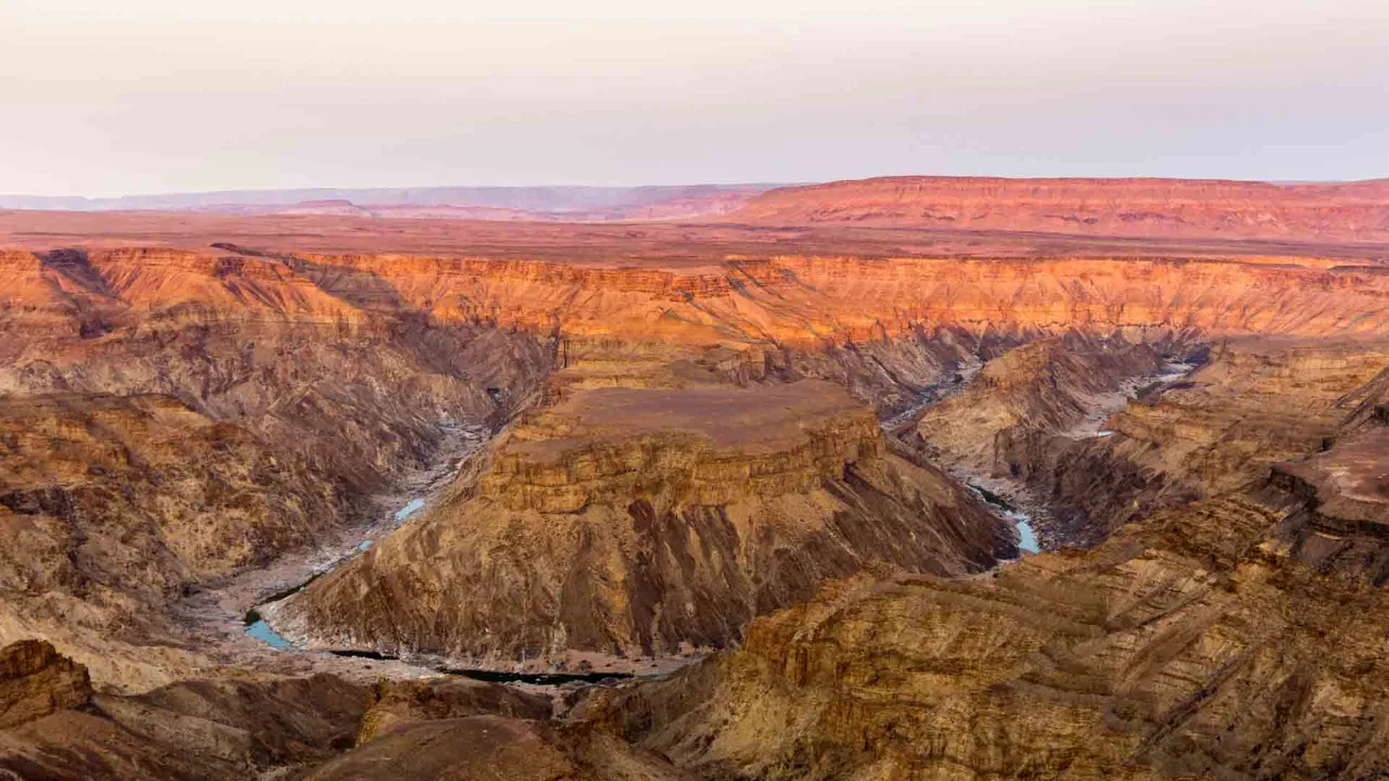 Fish River Canyon i Namibia – Afrikas största kanjon – 160 km lång, 27 km bred och 550 m djup