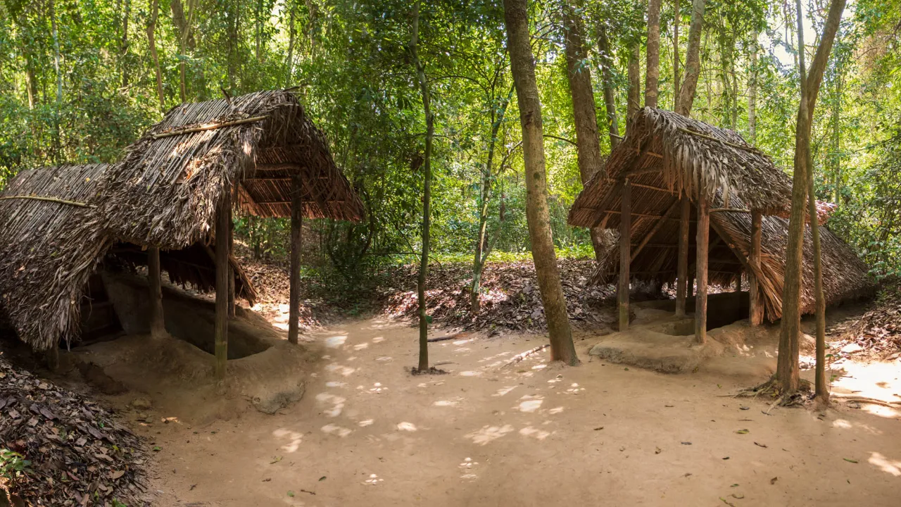 Täckta ingångar till Cu Chi-tunnlarna nära Ho Chi Minh-staden Täckta ingångar till Cu Chi-tunnlarna nära Ho Chi Minh-staden