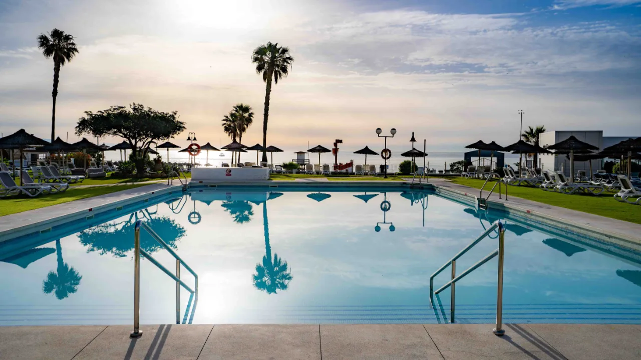 Hotel La Barracudas pool