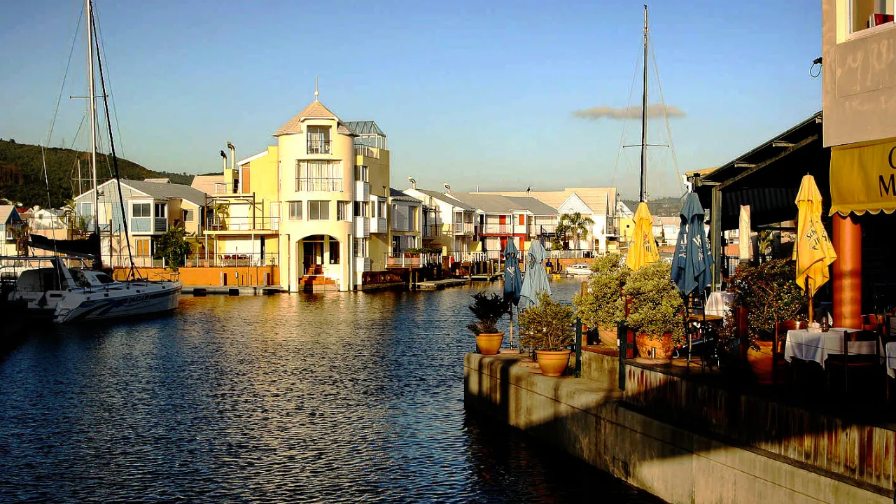 Kuststaden Knysna längs Garden Route är känd för ostronodling Kuststaden Knysna längs Garden Route är känd för ostronodling