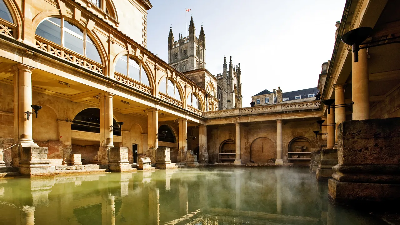De romerska baden i Bath – historiska varma källor från romartiden De romerska baden i Bath – historiska varma källor från romartiden