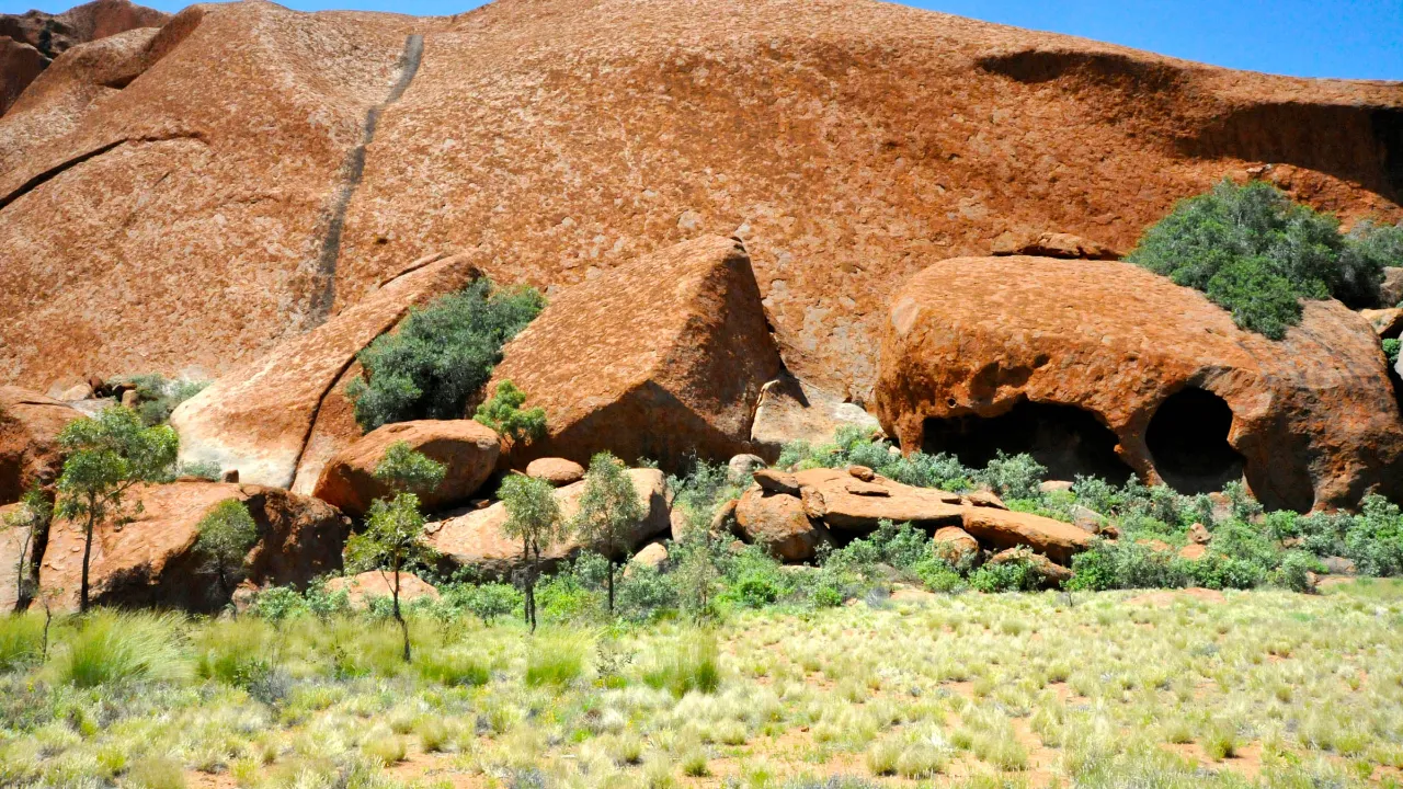 Uhuru – vid foten av Ayers Rock Uhuru – vid foten av Ayers Rock