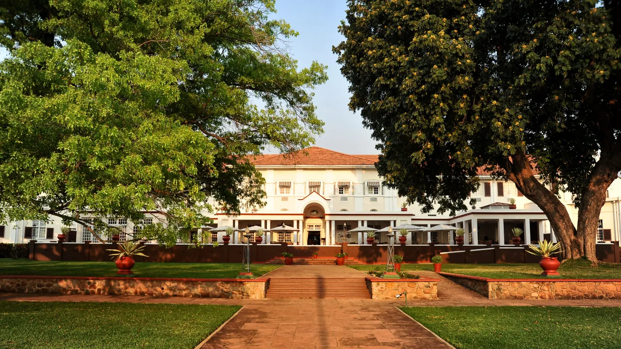 Majestätiska Victoria Falls Hotel i Zimbabwe Majestätiska Victoria Falls Hotel i Zimbabwe