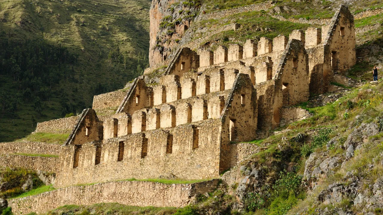 Inkaernas magasin i Ollantaytambo – byggda högt i bergen för att förvara grödor svalt och torrt