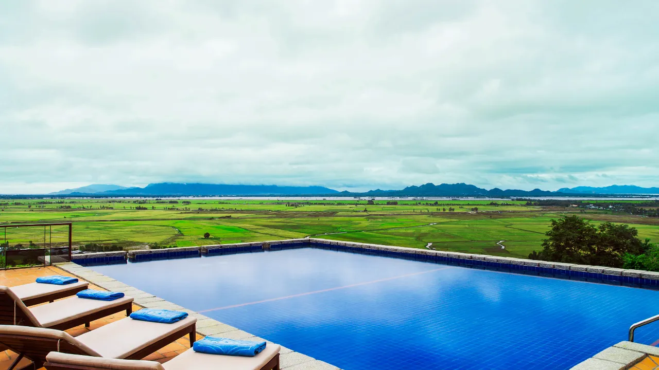Vi övernattar på det nya Victoria Nui Sam Lodge i Chau Doc Vi övernattar på det nya Victoria Nui Sam Lodge i Chau Doc