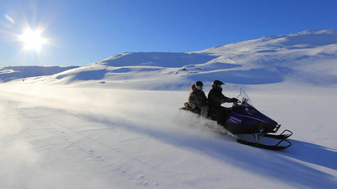 Snöskotern används för transport – men också för nöje