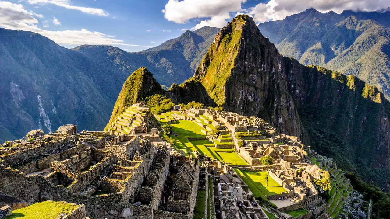 Machu Picchu – den ikoniska inkaruinen och ett av världens sju underverk