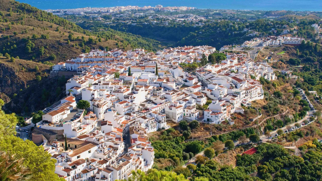 Frigiliana — en av de kända “vita byarna” (pueblos blancos)