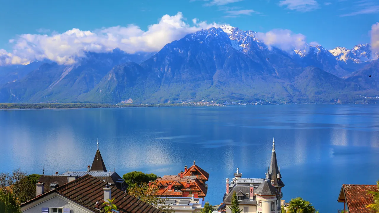 Mäktiga berg vid Montreux Mäktiga berg vid Montreux
