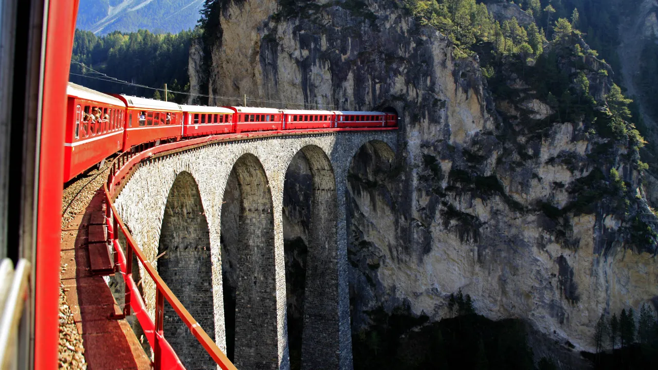 Glacier Express kör över cirka 290 broar Glacier Express kör över cirka 290 broar